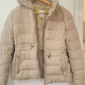 Zara Women's Beige Puffer Coat